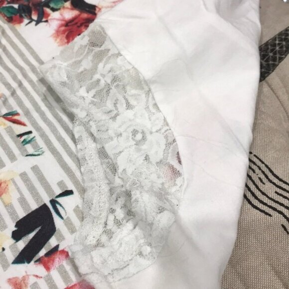 Guess Tshirt - Picture 2 of 7